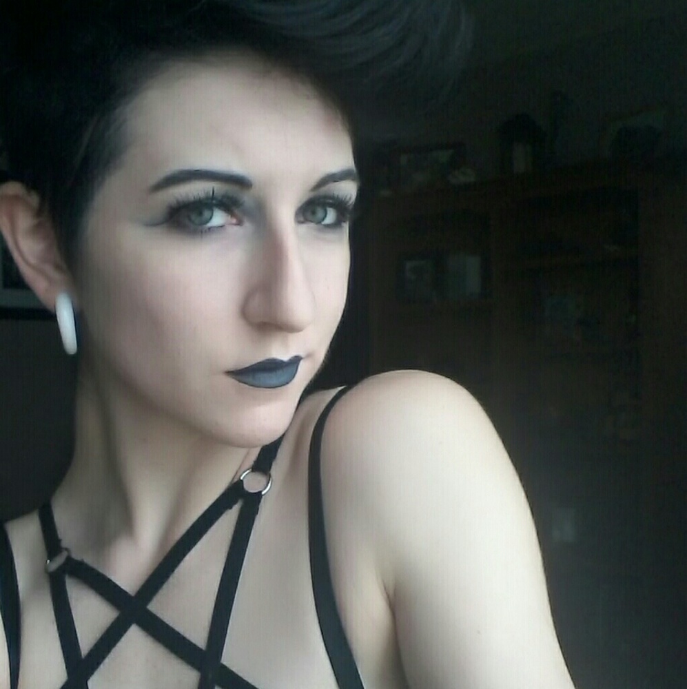 Meet your Posher, Dominique